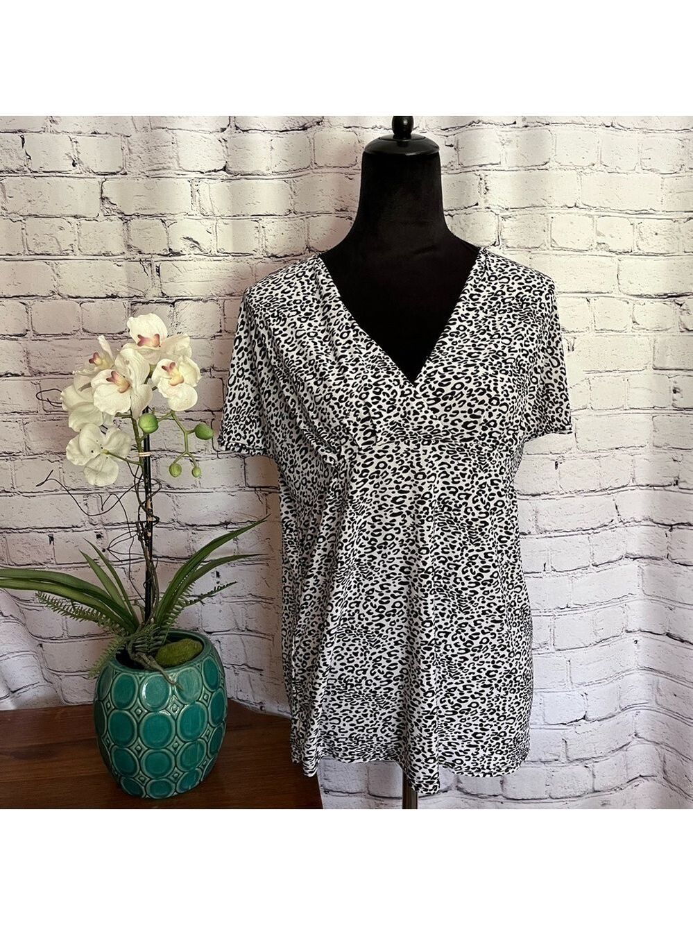 Studio M black and white top size M EUC
